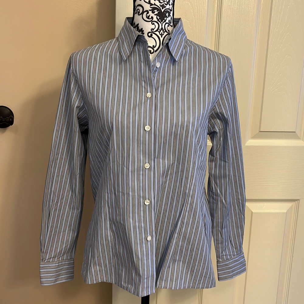 Petite Sophisticate button down shirt. Size 8